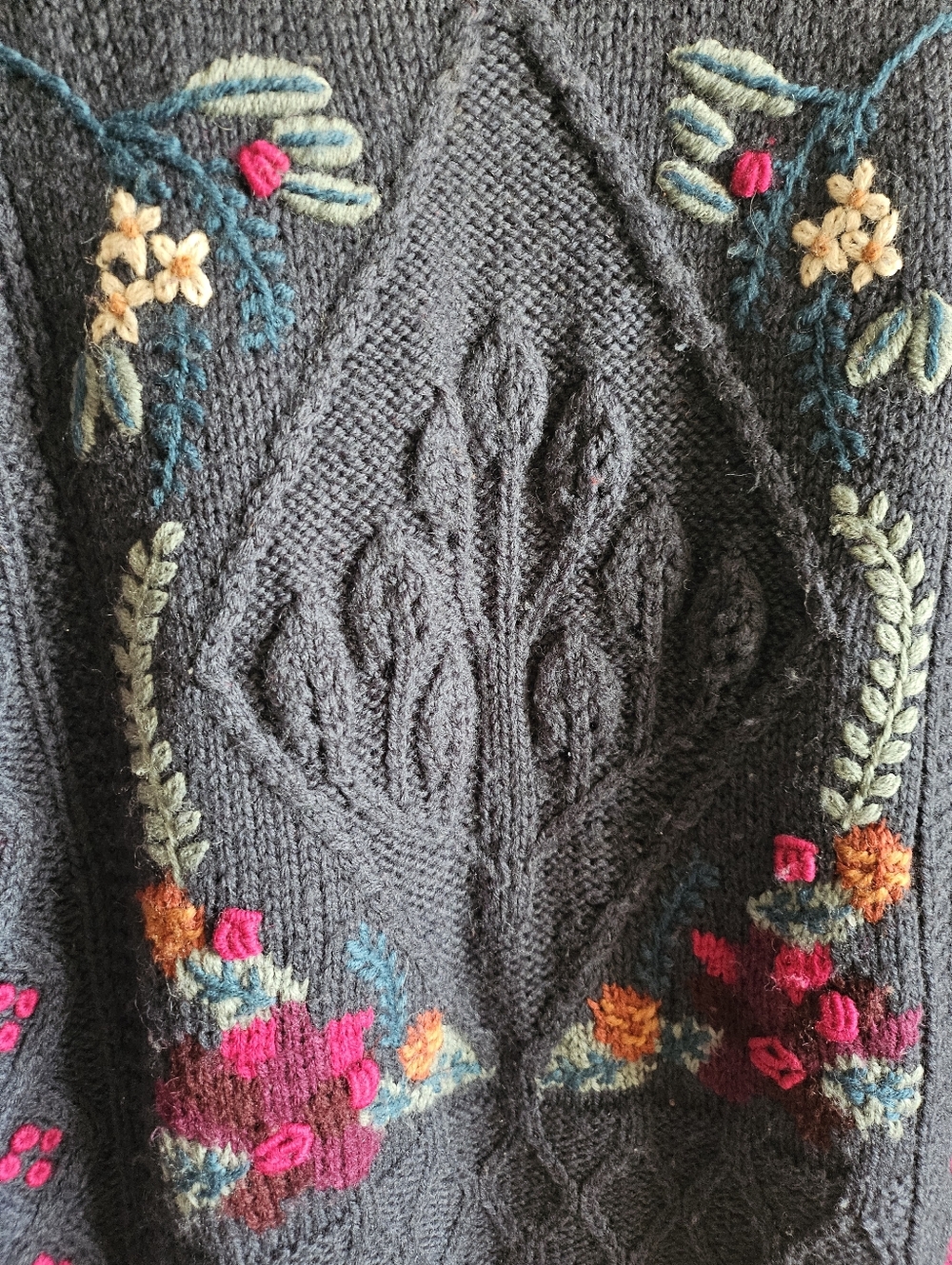 Vintage LL Bean 100% Wool Embroidered Sweater